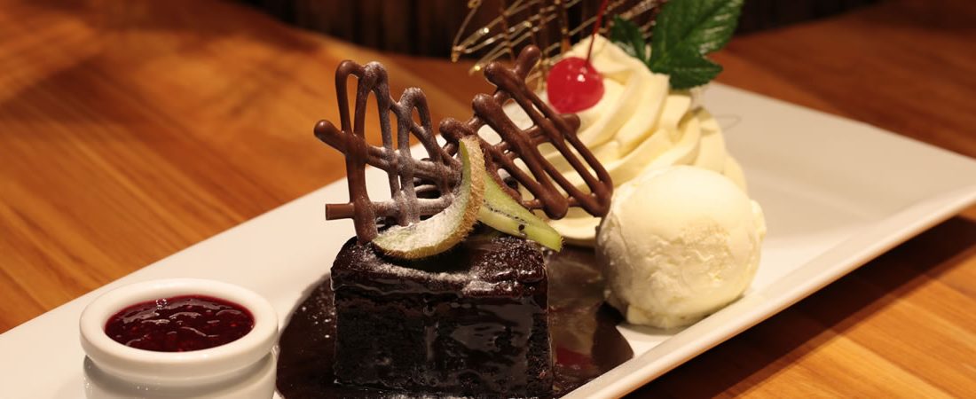 A large dessert menu offers delicious sweet treats.
(photo: © juergenschacke.com)